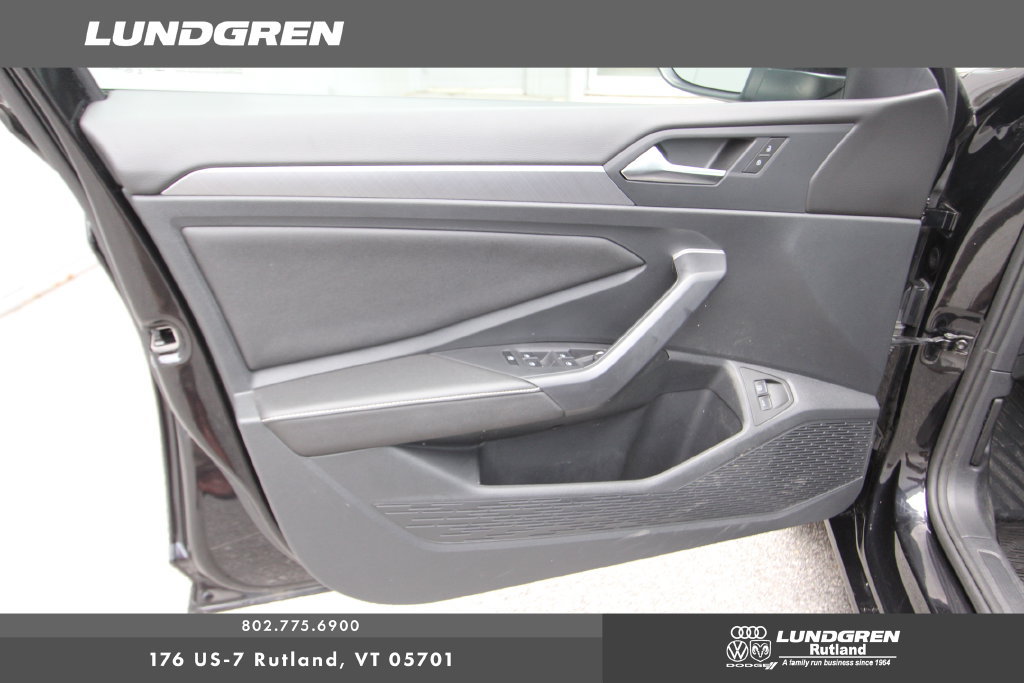 Used 2024 Volkswagen Jetta SE FWD image 14