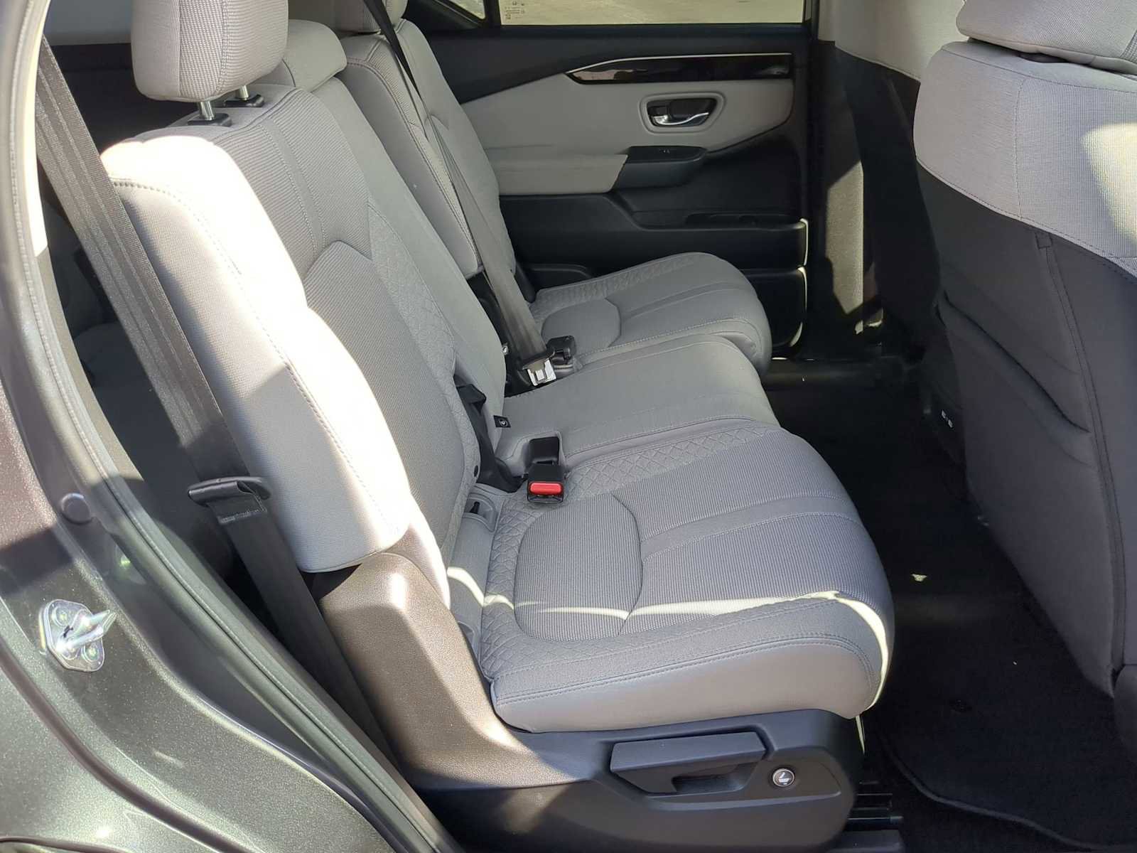 Used 2023 Honda Pilot LX image 25