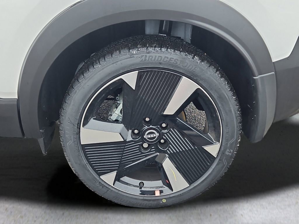 New 2026 Nissan Kicks SR w/ Cold Weather Package image 4