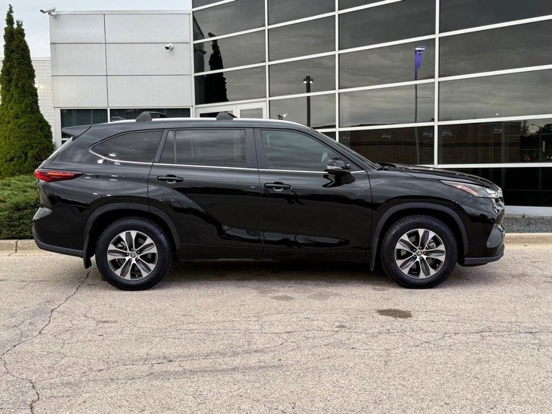 Used 2024 Toyota Highlander XLE video 2