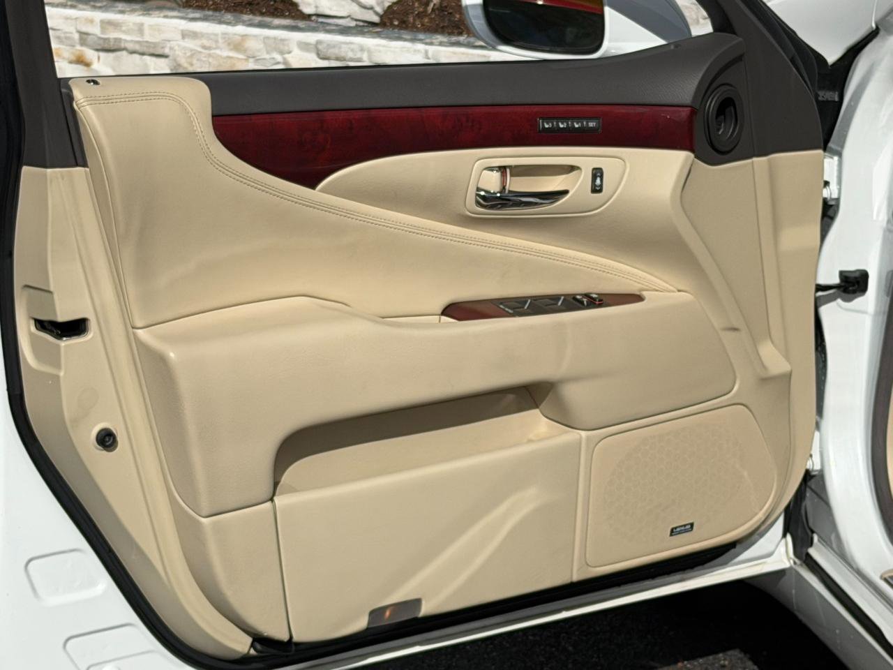 Used 2011 Lexus LS 460 AWD w/ Comfort Pkg image 27