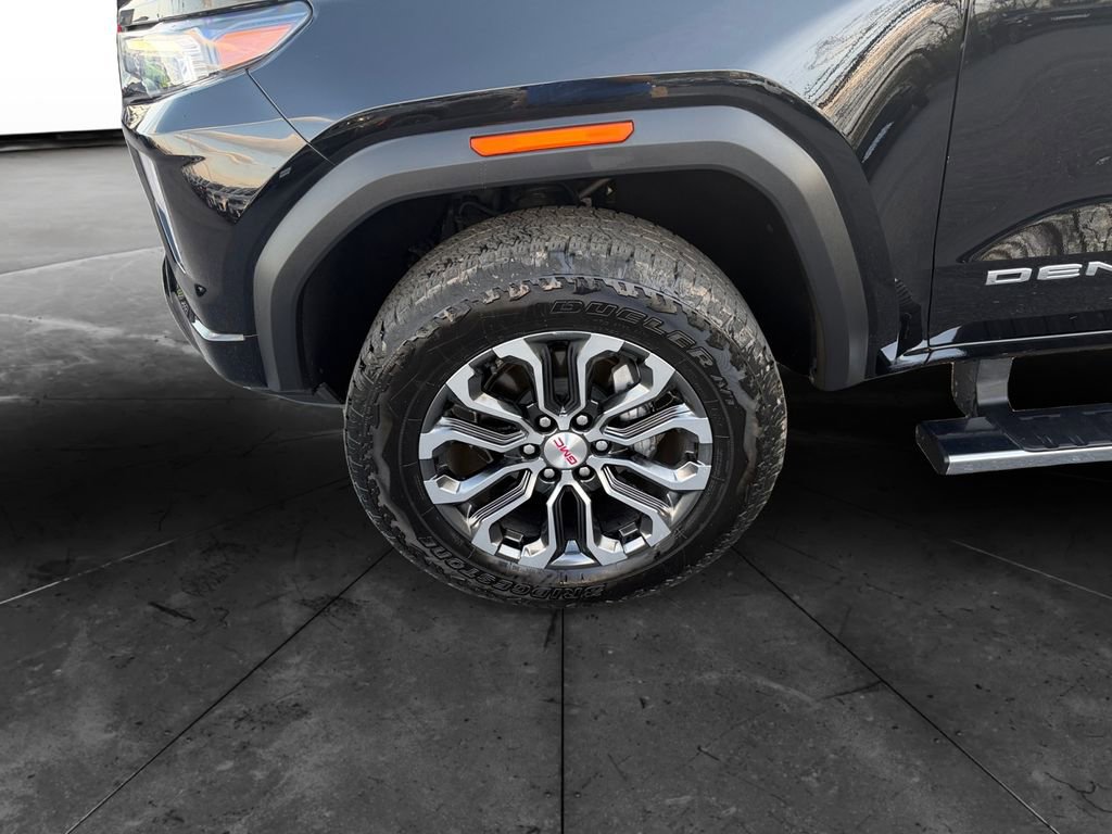 Used 2024 GMC Canyon Denali image 14