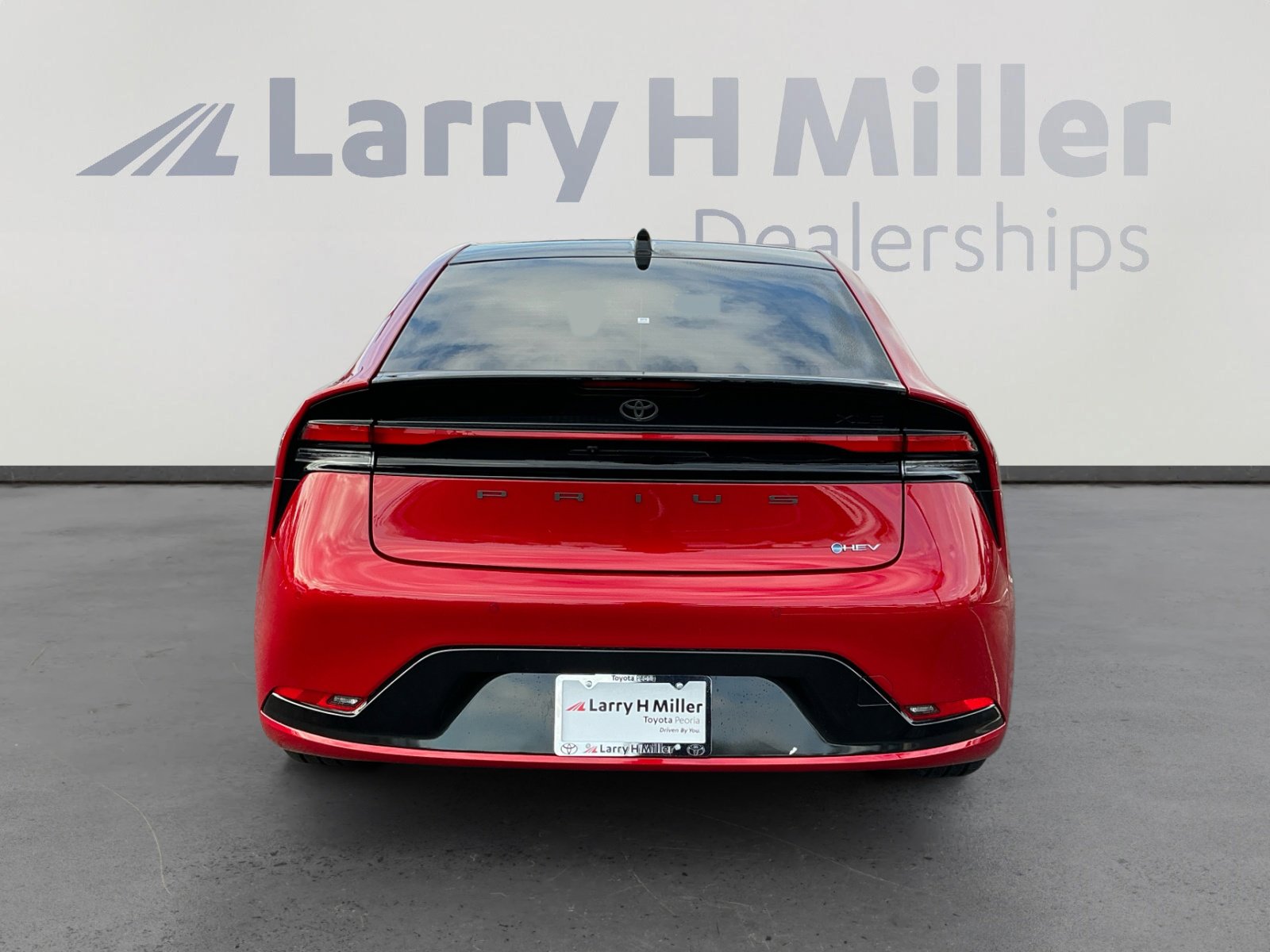 Used 2025 Toyota Prius XLE image 4