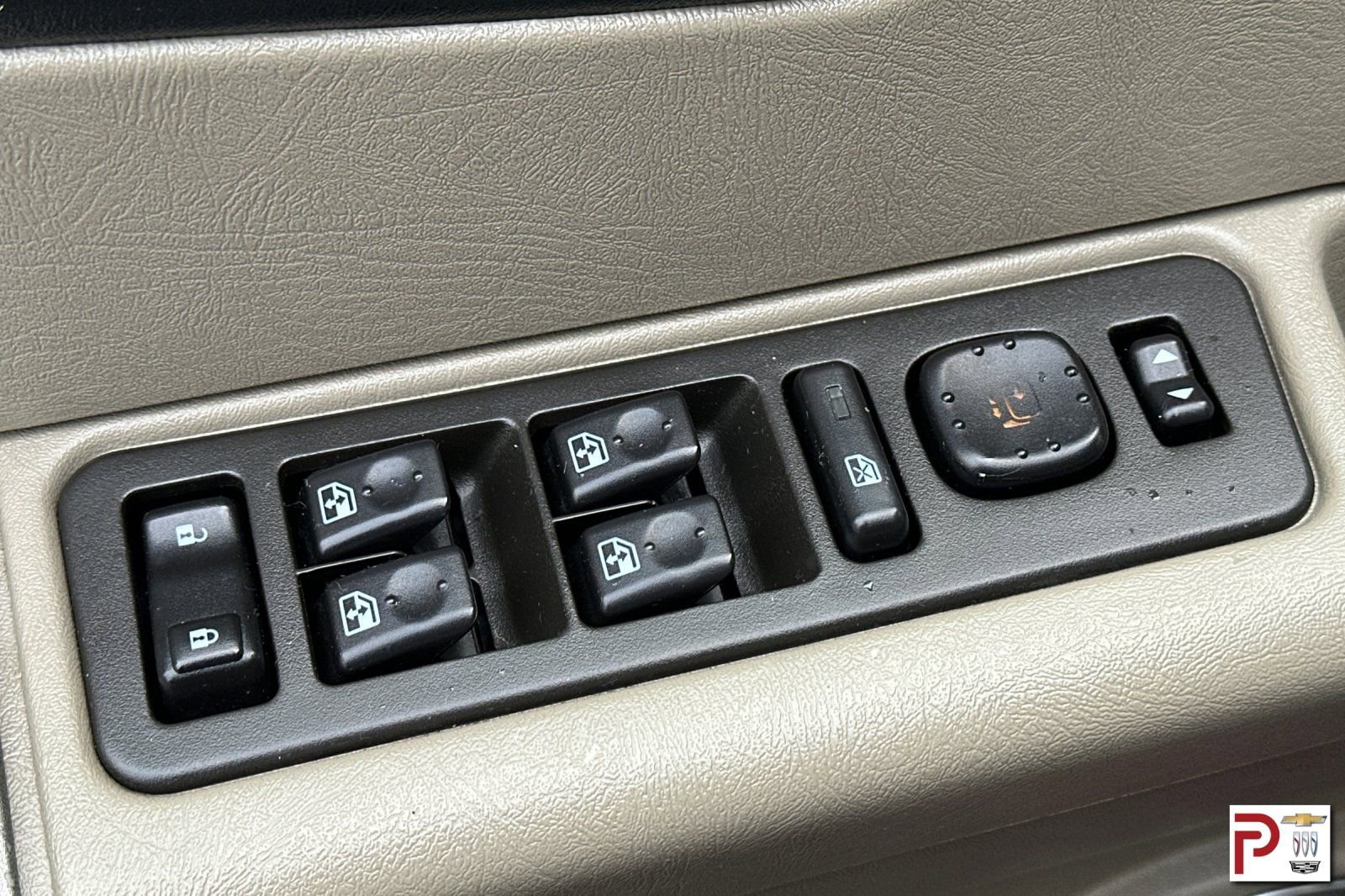 Used 2004 HUMMER H2 w/ Preferred Equipment Group image 12