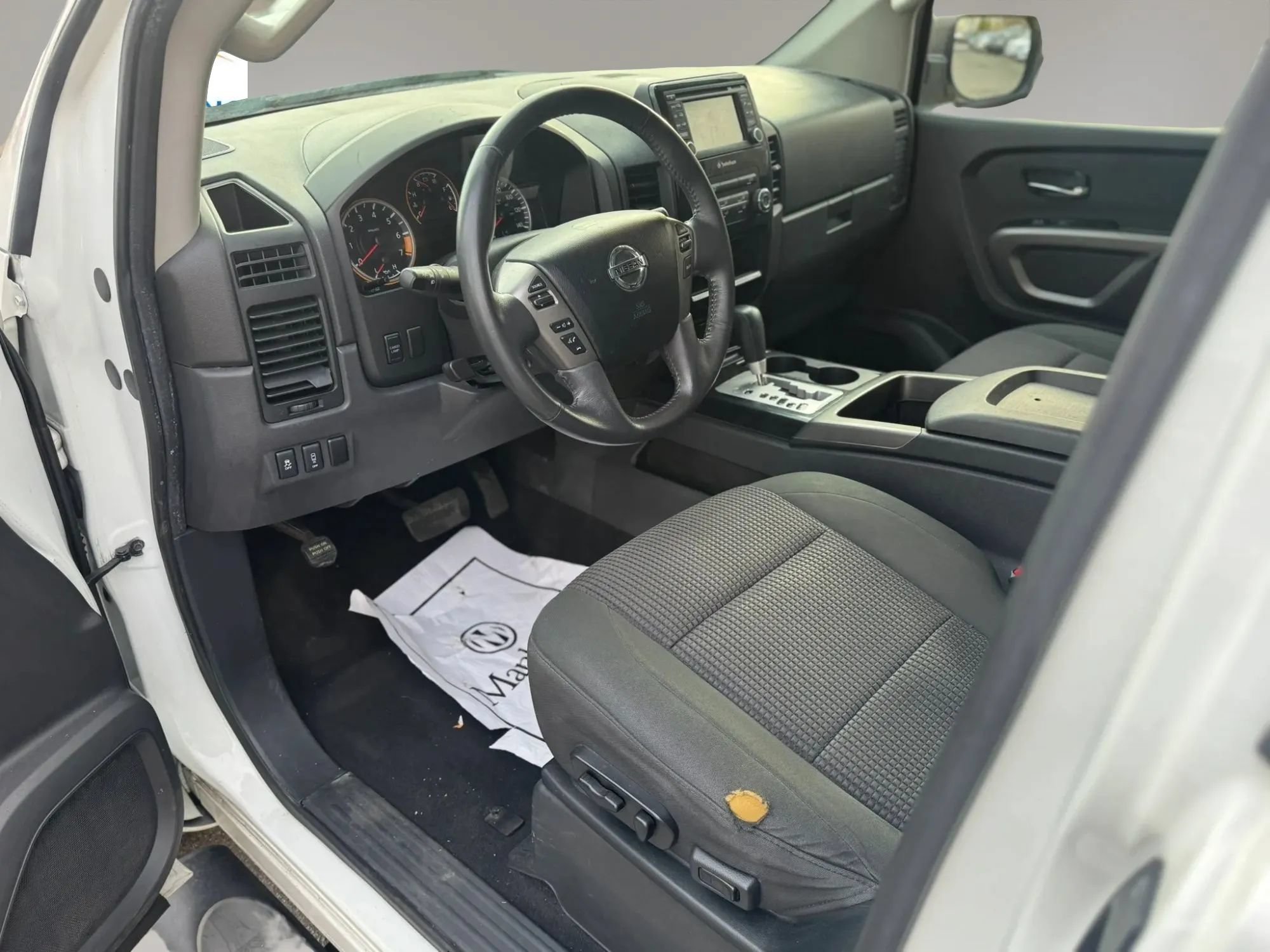 Used 2015 Nissan Titan SV w/ SV Value Truck Package AWD/4WD image 11