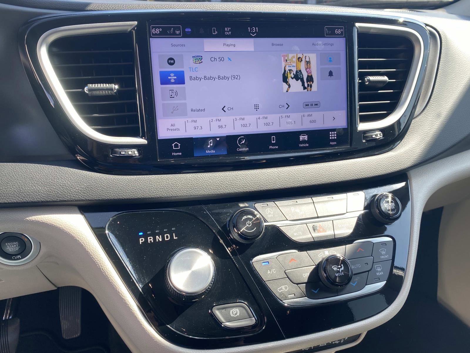 Certified 2024 Chrysler Pacifica Touring-L image 36