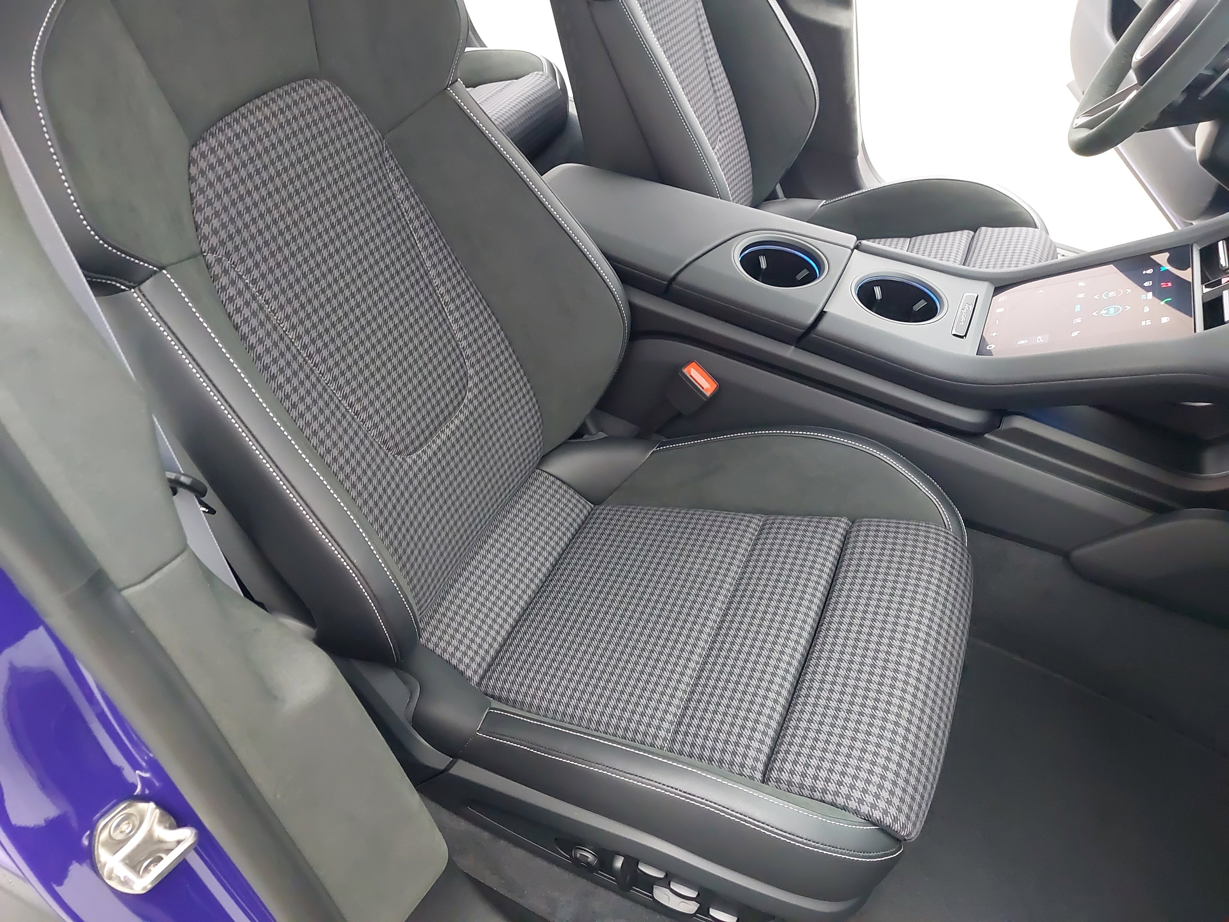 New 2025 Porsche Taycan GTS image 12