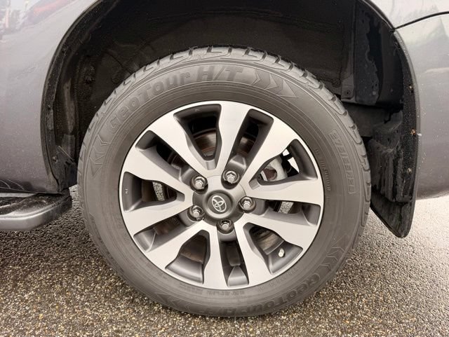 Used 2018 Toyota Sequoia Limited w/ Safety & Convenience Package AWD/4WD image 40
