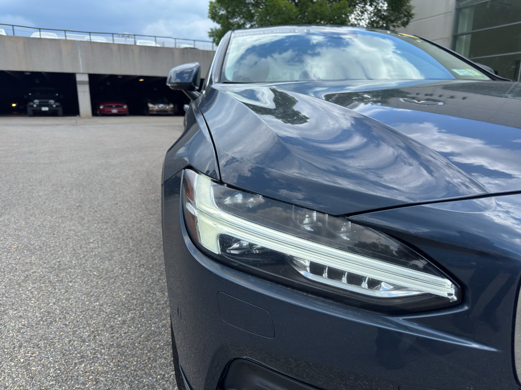 Used 2023 Volvo S90 B6 Plus AWD/4WD image 2