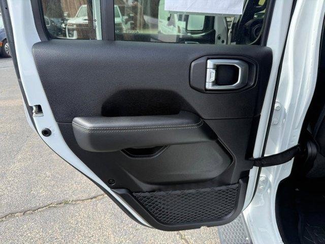 Used 2020 Jeep Wrangler Unlimited Sahara image 24