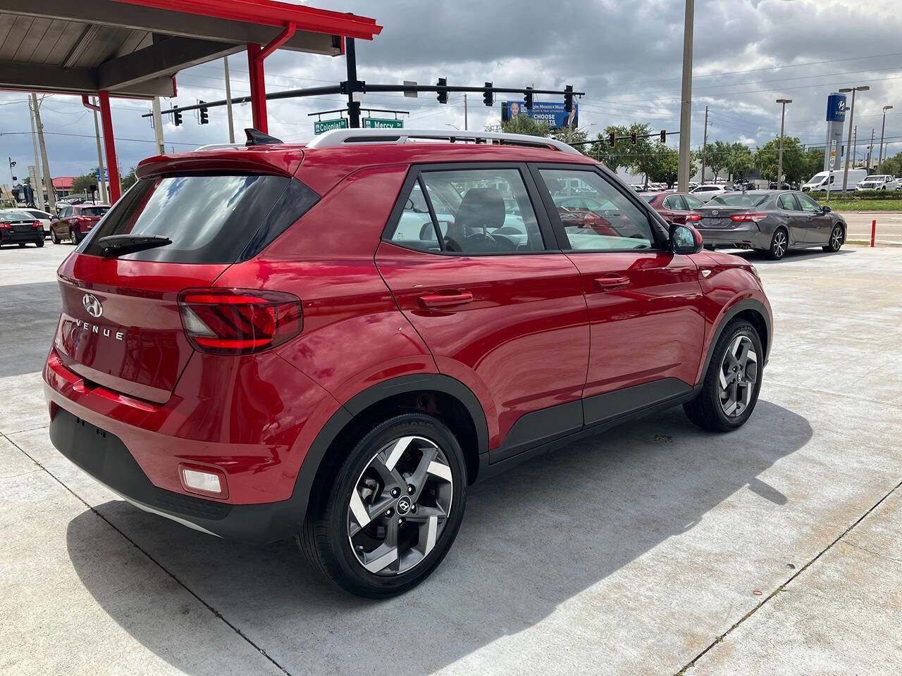 Used 2021 Hyundai Venue SEL image 5