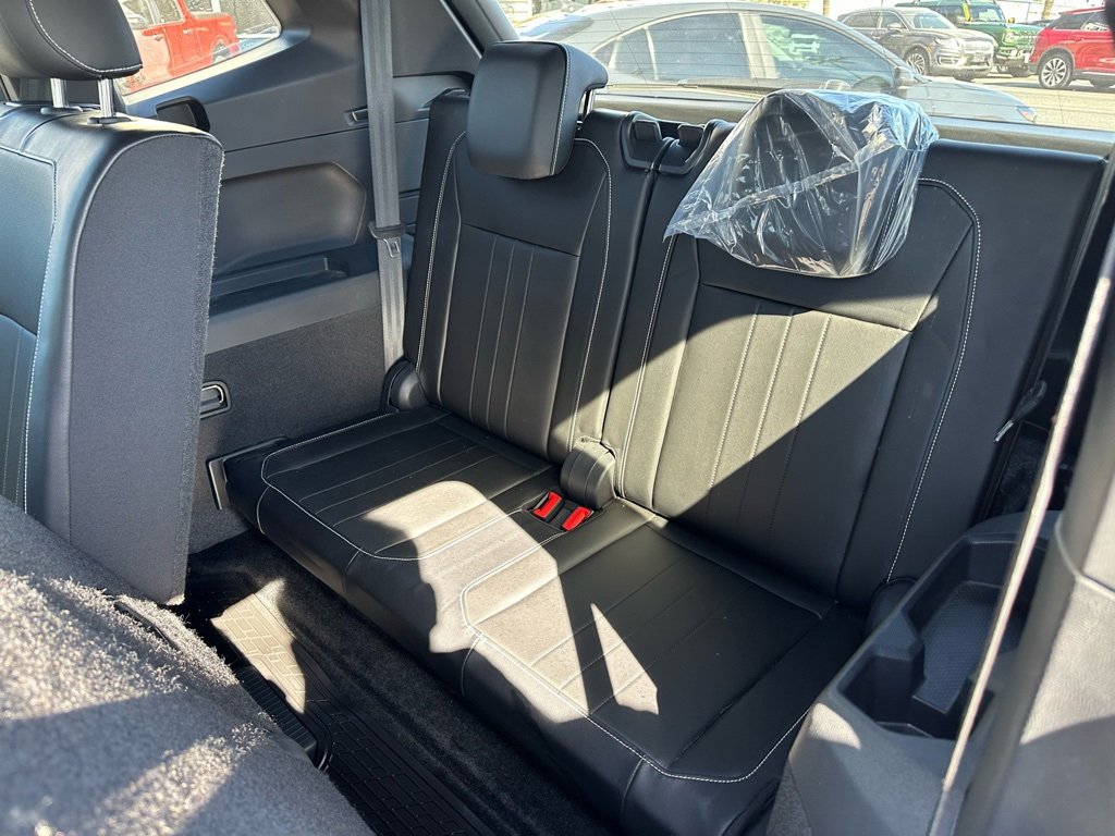 Used 2024 Volkswagen Tiguan SE R-Line w/ MDO Package, Three-Row image 18