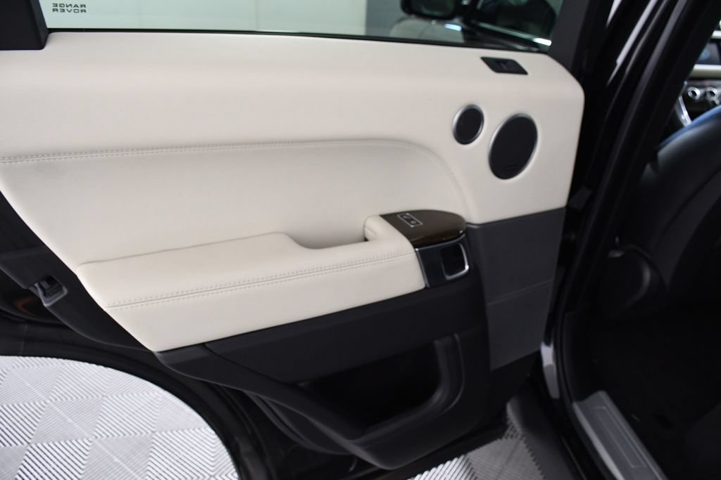 Used 2015 Land Rover Range Rover Sport HSE AWD/4WD image 26