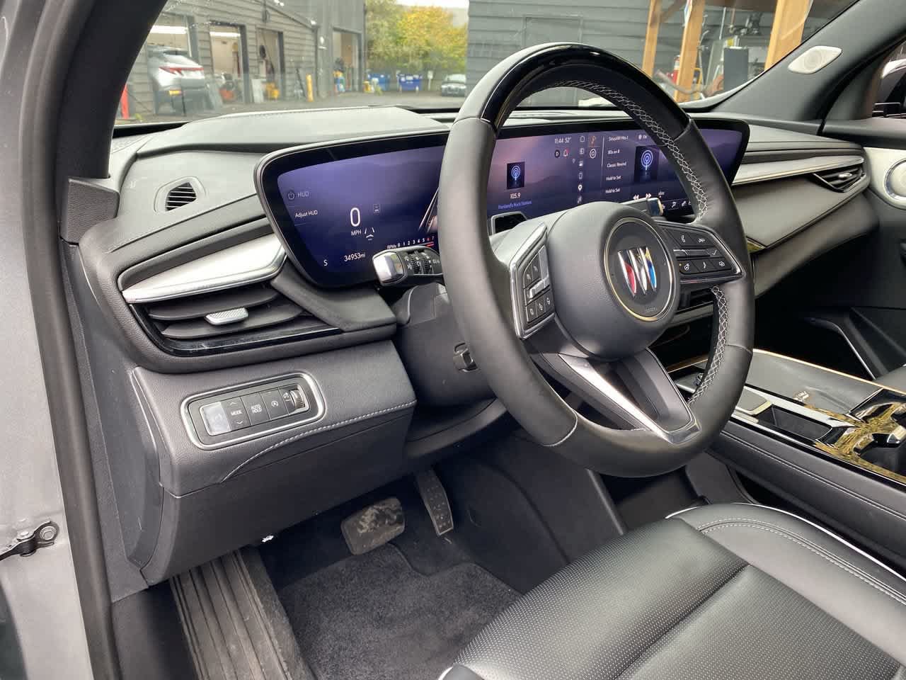 Used 2026 Buick Enclave Avenir w/ Super Cruise Package FWD image 2