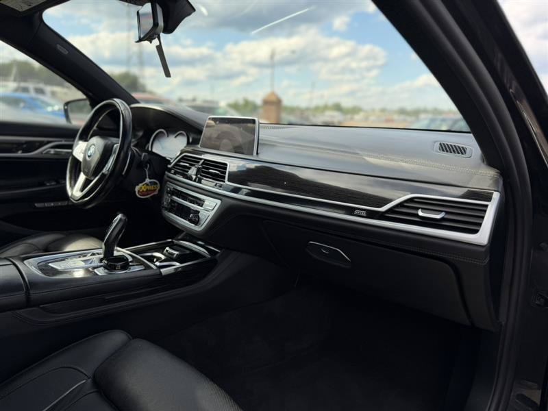 Used 2018 BMW 750i RWD image 25