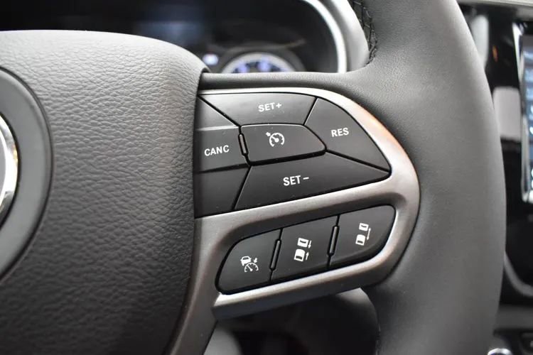 Used 2022 Jeep Cherokee Limited AWD/4WD image 24