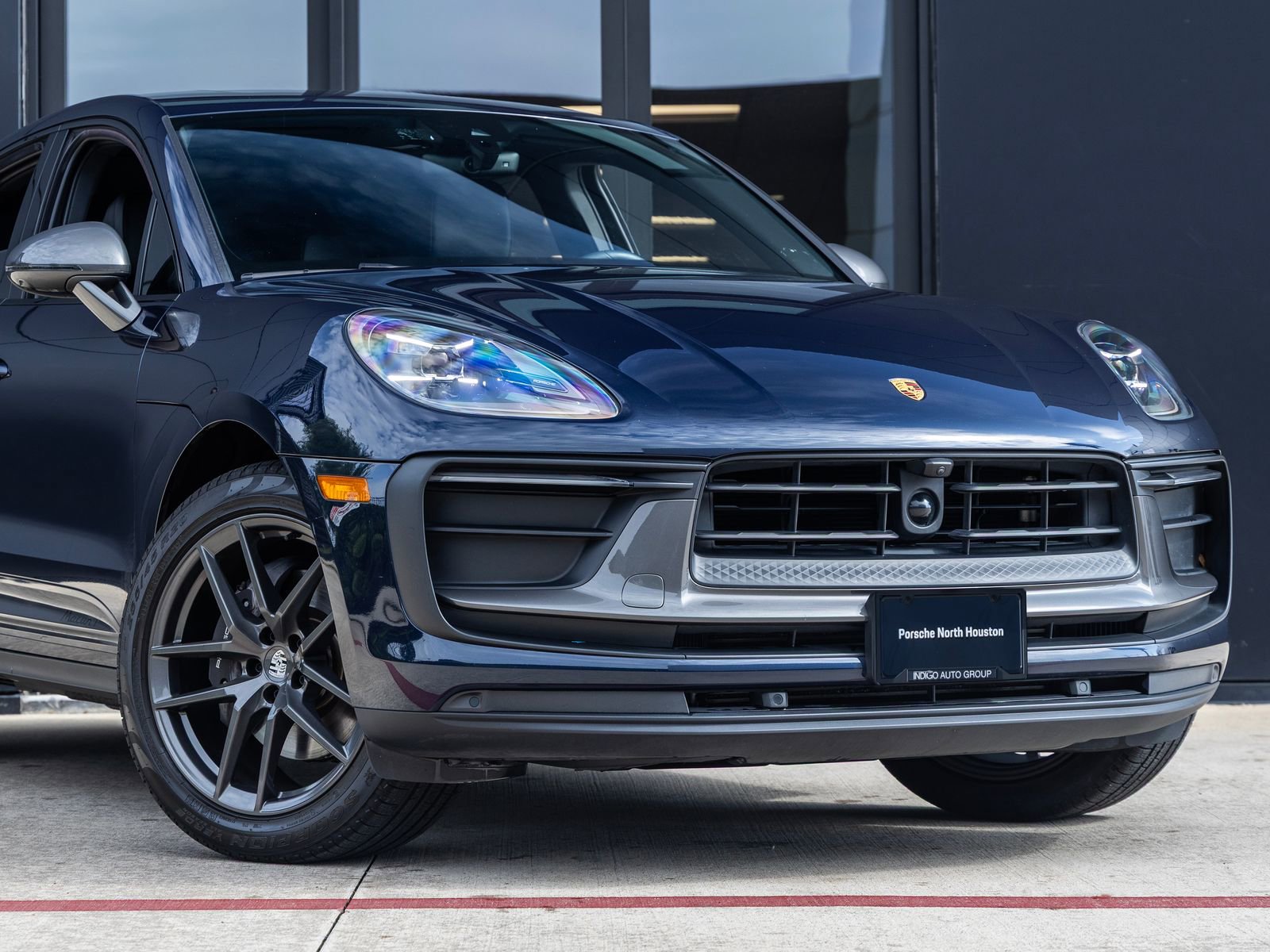 Certified 2023 Porsche Macan Turbo AWD/4WD image 9