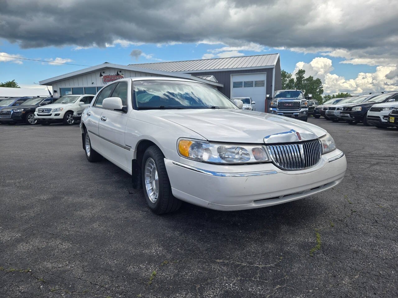 Used 1998 Lincoln Town Car Executive RWD image 10