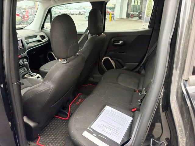 Used 2017 Jeep Renegade Latitude FWD image 5