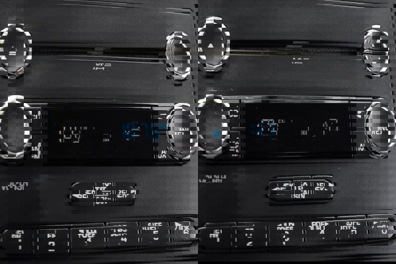 Used 2015 Ford F550 4x4 Regular Cab Super Duty image 17