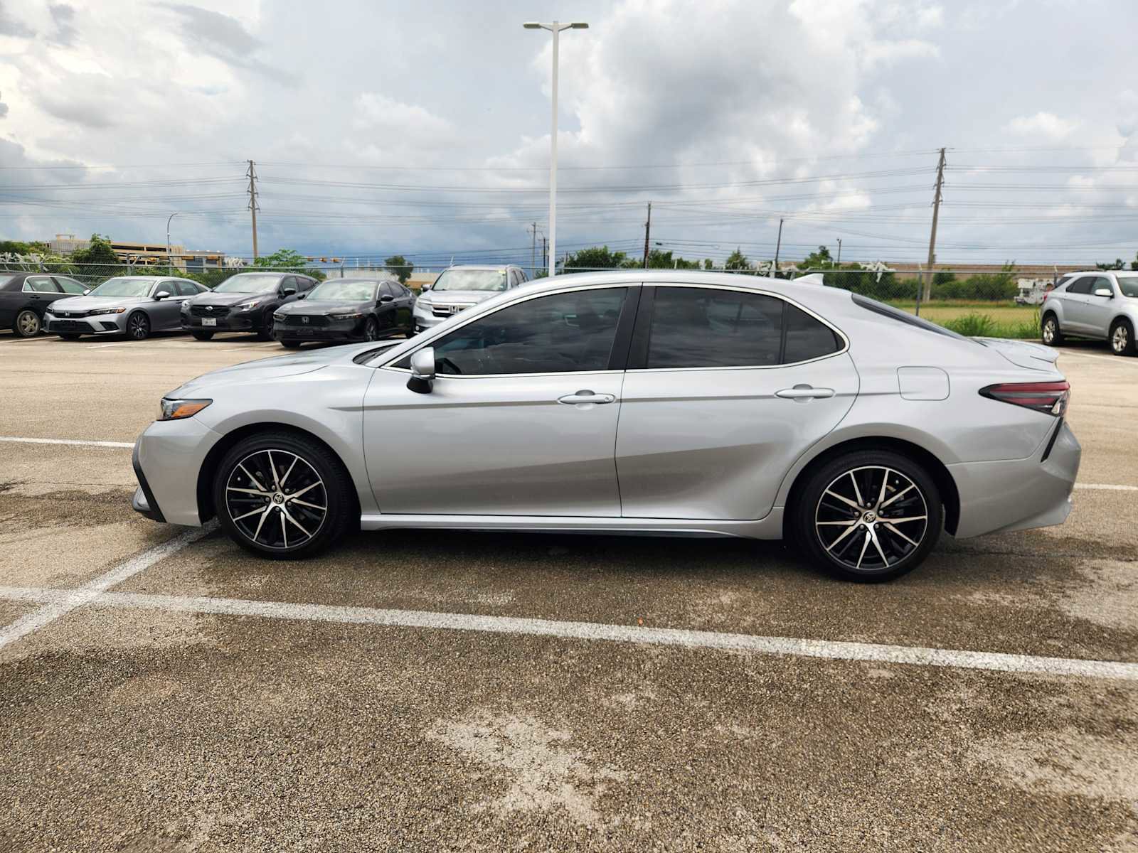 Used 2024 Toyota Camry SE FWD image 4
