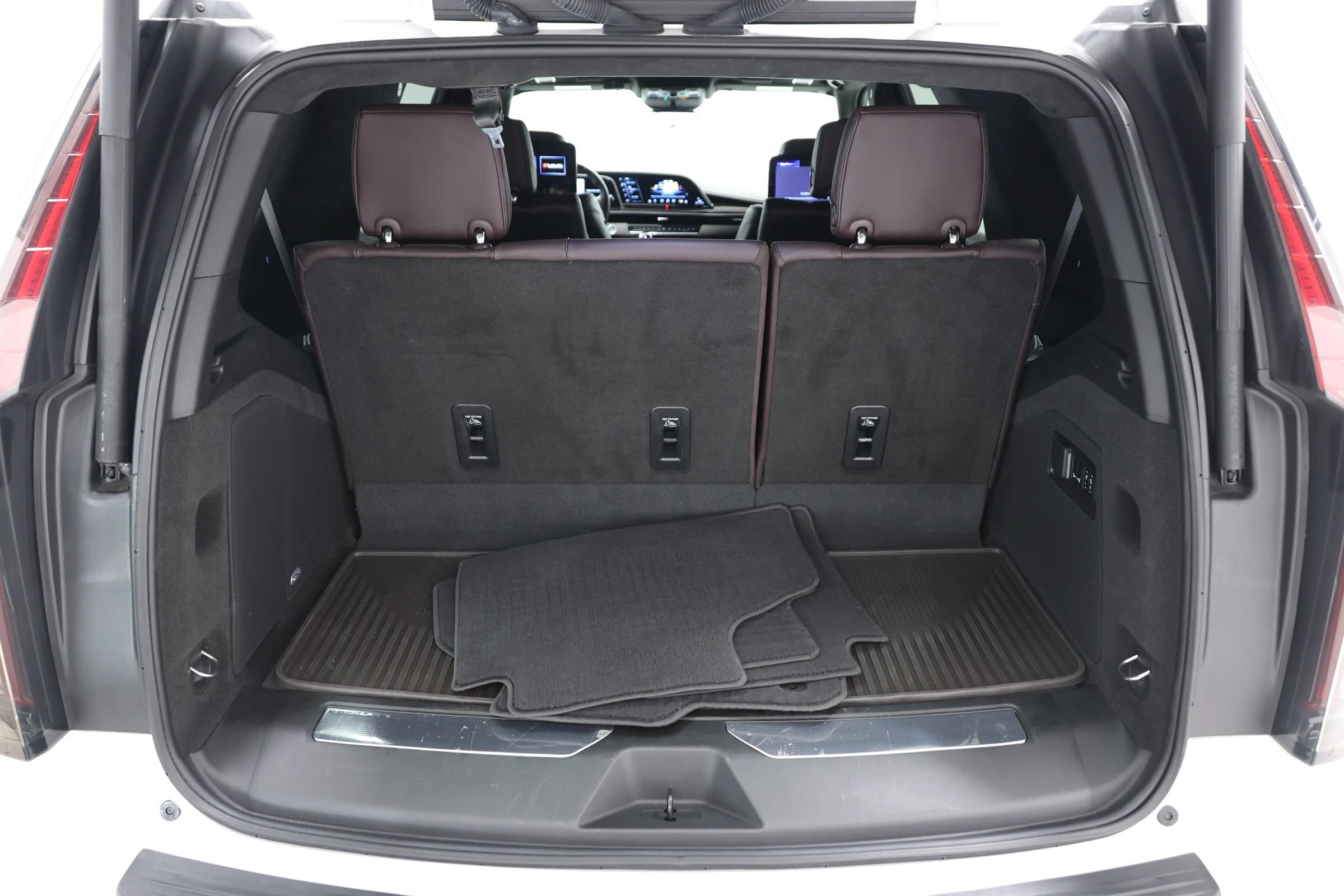 Used 2023 Cadillac Escalade Sport Platinum w/ LPO, ONYX Package RWD image 90