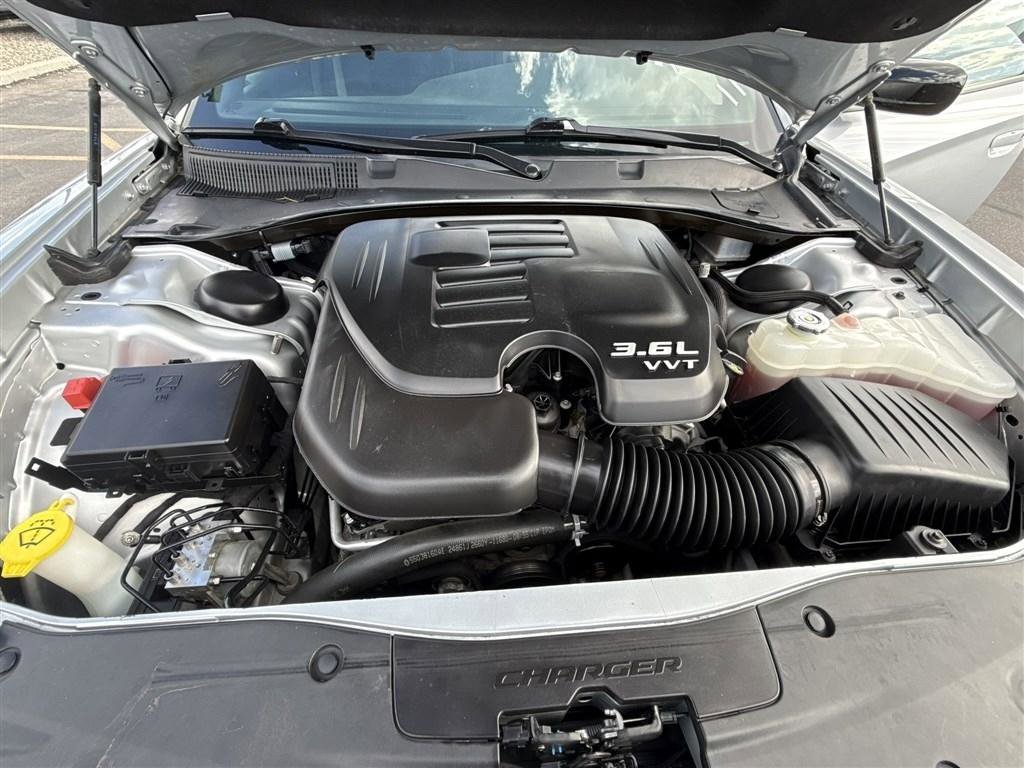 Used 2020 Dodge Charger SXT w/ Blacktop Package AWD/4WD image 19