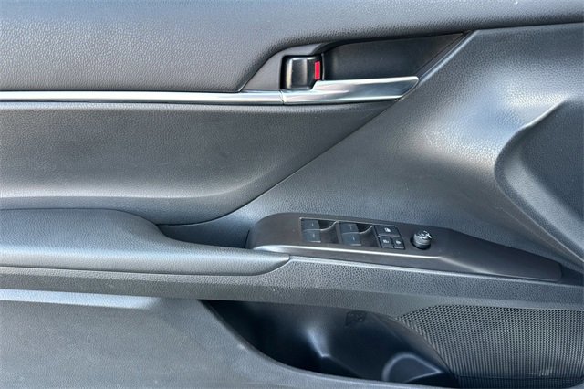 Used 2024 Toyota Camry SE image 11