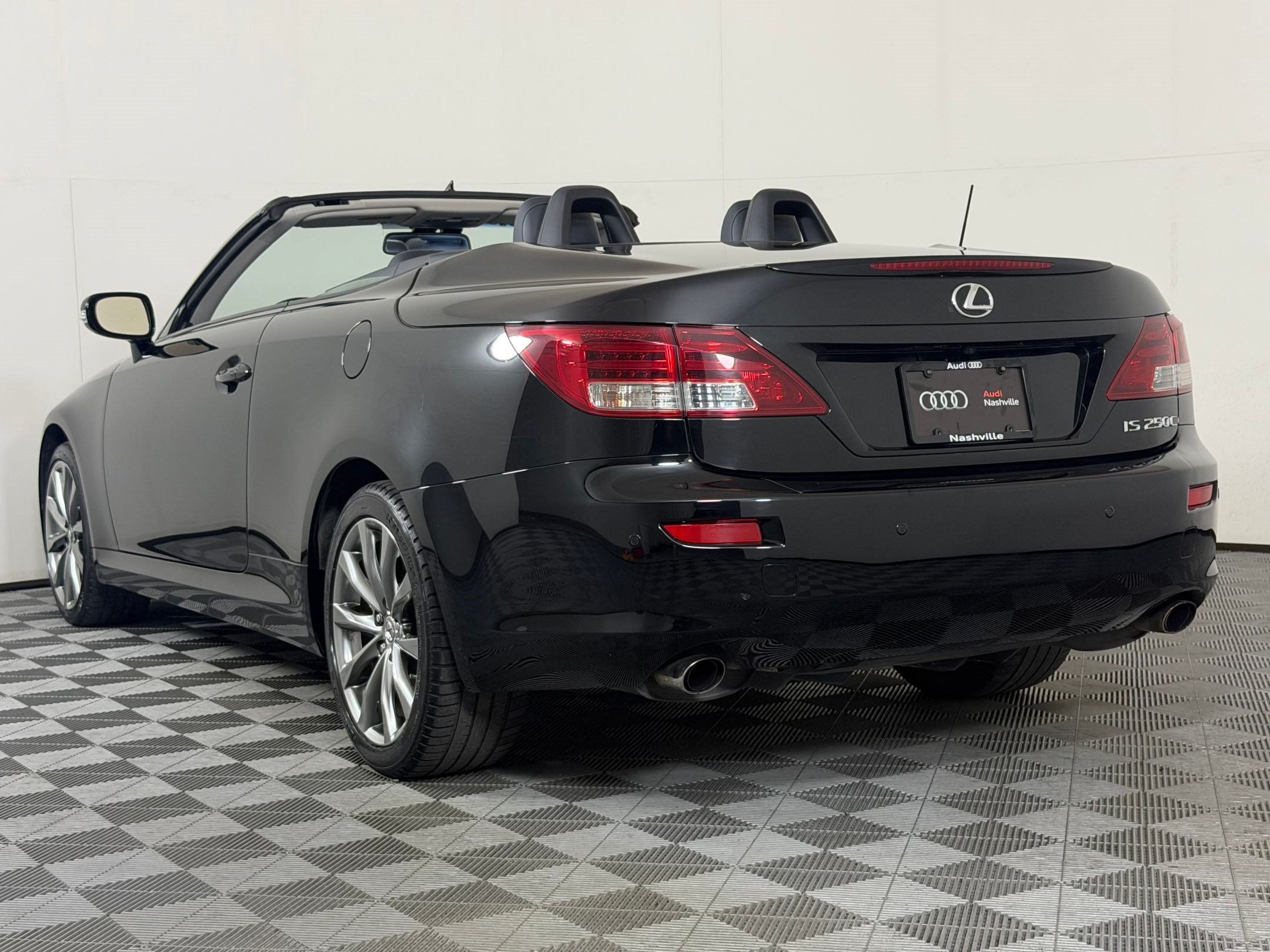 Used 2014 Lexus IS 250C w/ Luxury Package RWD image 36