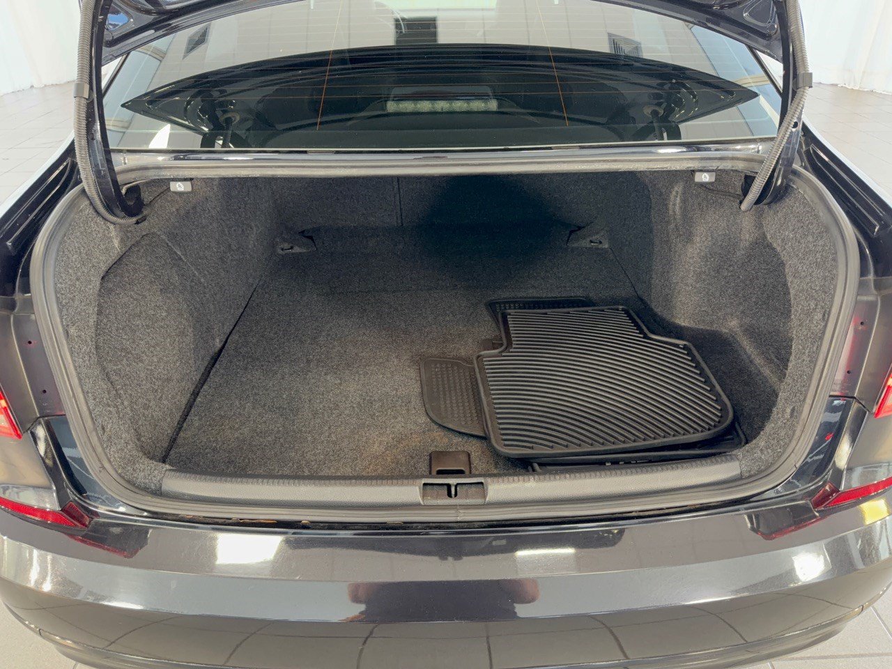 Used 2018 Volkswagen Passat 3.6 FWD image 28
