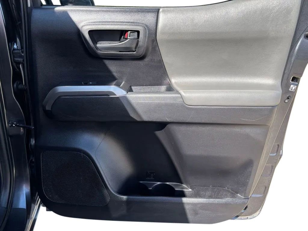 Used 2020 Toyota Tacoma SR5 image 29