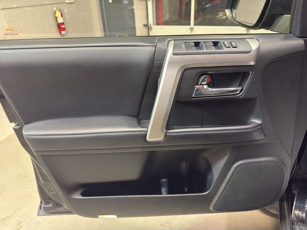 Used 2018 Toyota 4Runner SR5 Premium image 14