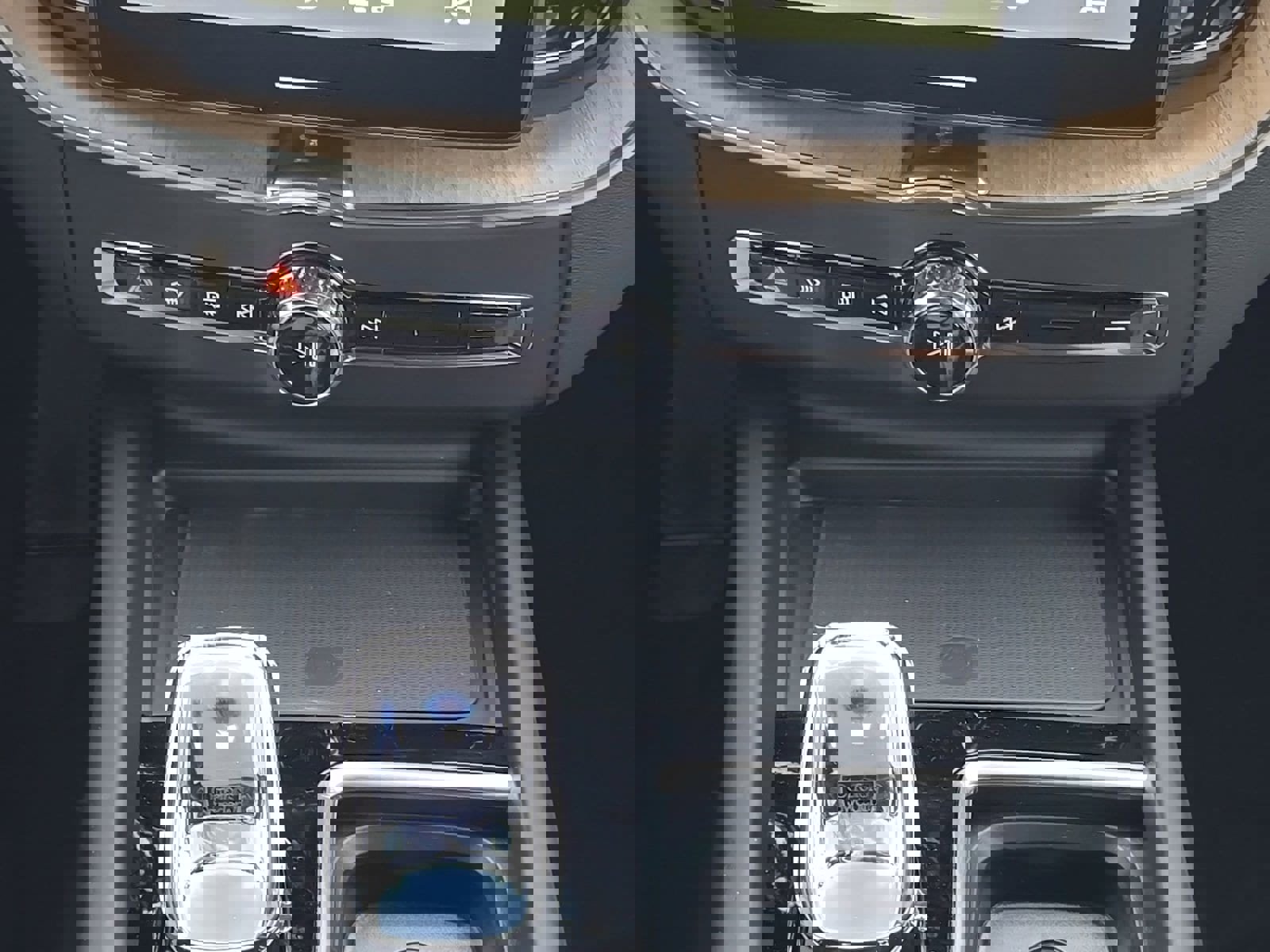 New 2026 Volvo XC60 T8 Plus w/ Climate Package image 19