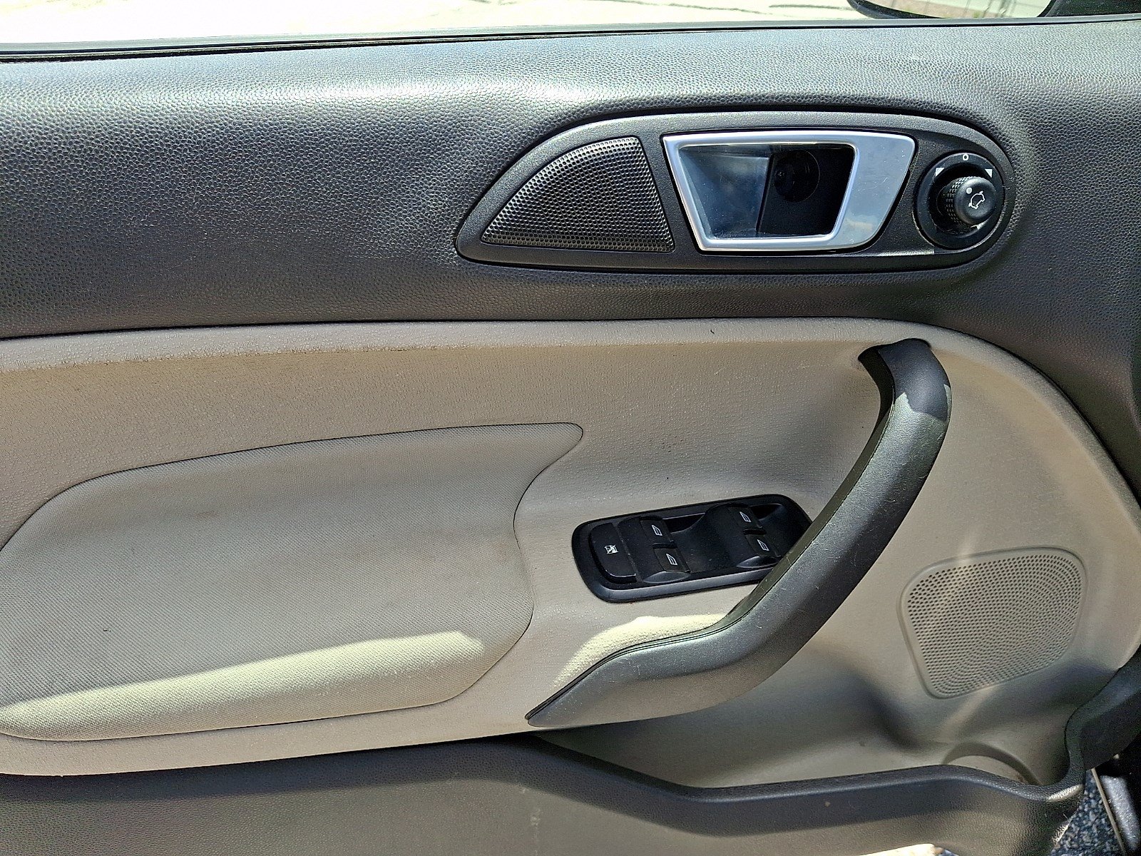 Used 2015 Ford Fiesta SE FWD image 11