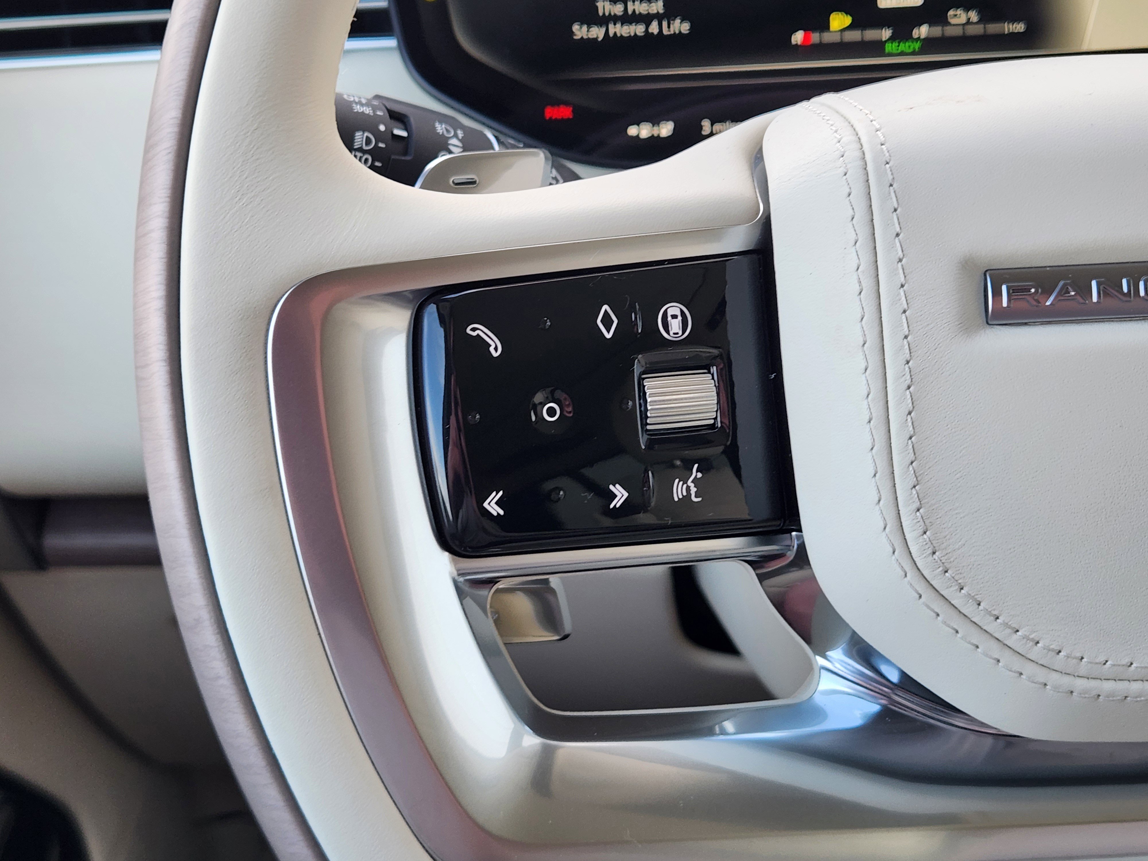 New 2026 Land Rover Range Rover SE image 29