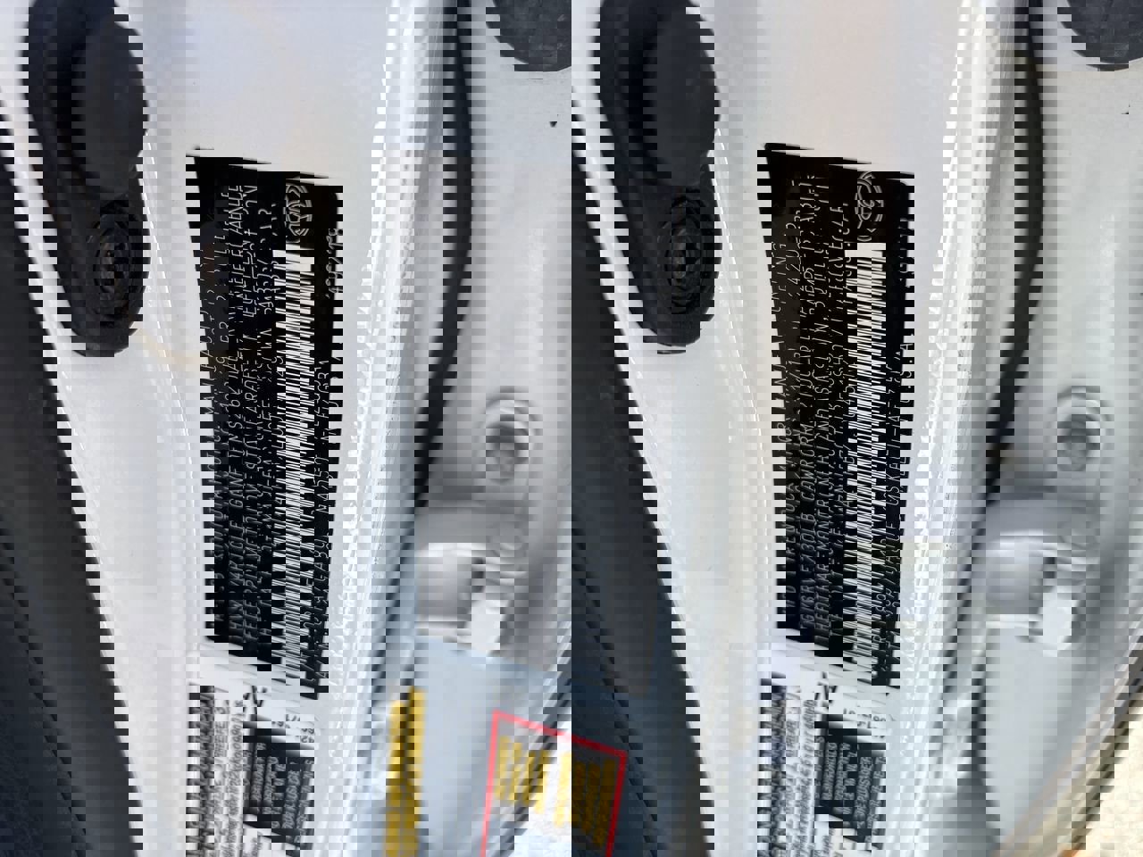 Used 2020 Toyota Avalon XLE w/ Moonroof Package image 24