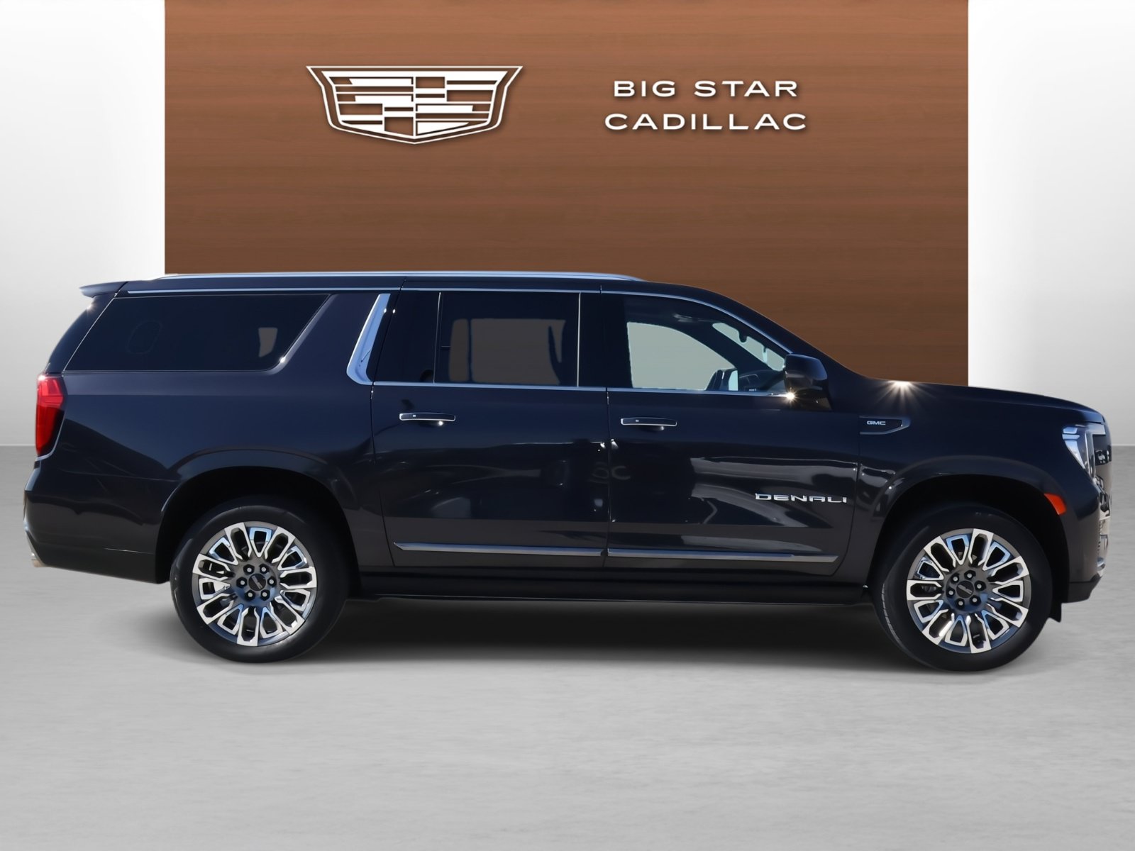 Used 2024 GMC Yukon XL Denali Ultimate AWD/4WD image 6