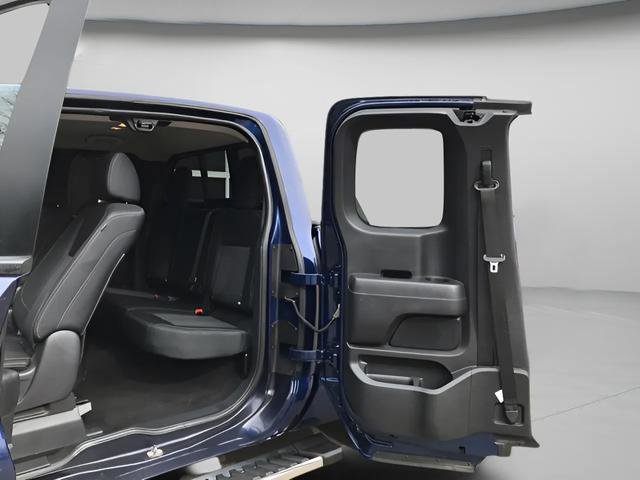 Used 2019 Nissan Titan SV w/ SV Convenience Package image 10