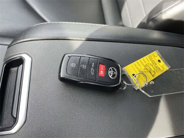 Used 2024 Toyota Highlander XLE image 34