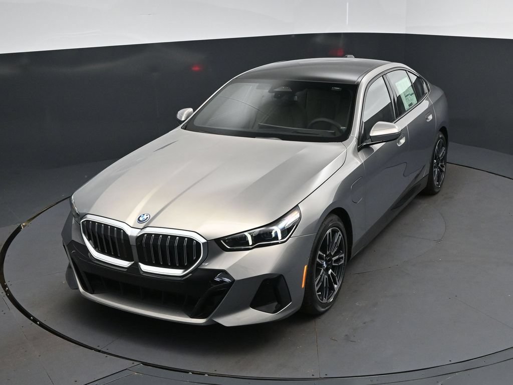 New 2027 BMW 550e xDrive w/ Premium Package AWD/4WD image 30