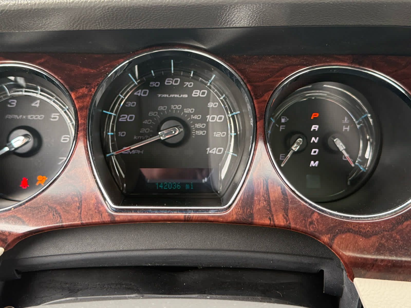 Used 2010 Ford Taurus Limited FWD image 3
