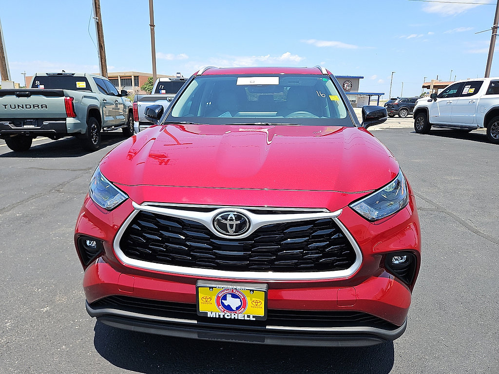 Certified 2026 Toyota Highlander XLE AWD/4WD image 8