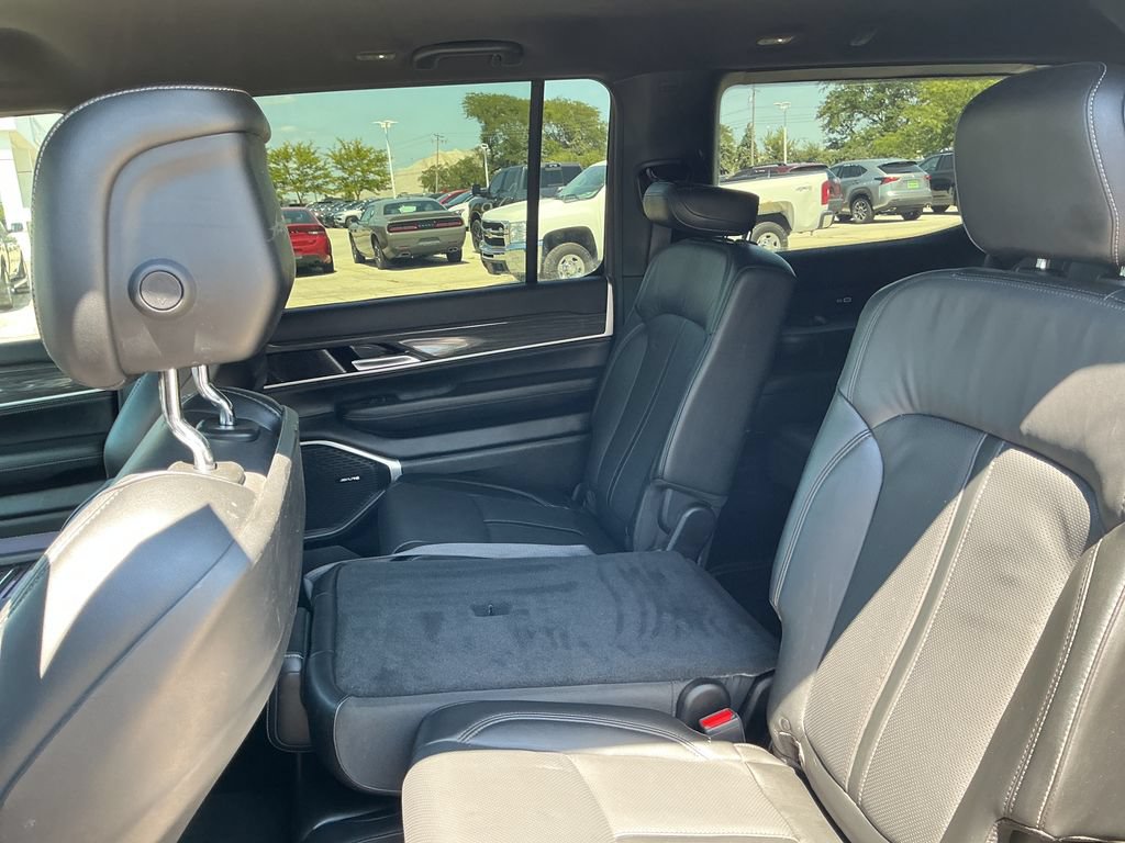 Used 2022 Jeep Wagoneer Series II AWD/4WD image 28