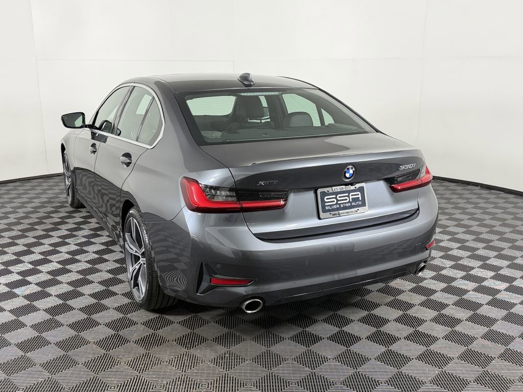 Used 2021 BMW 330i xDrive Sedan w/ Premium Package image 5