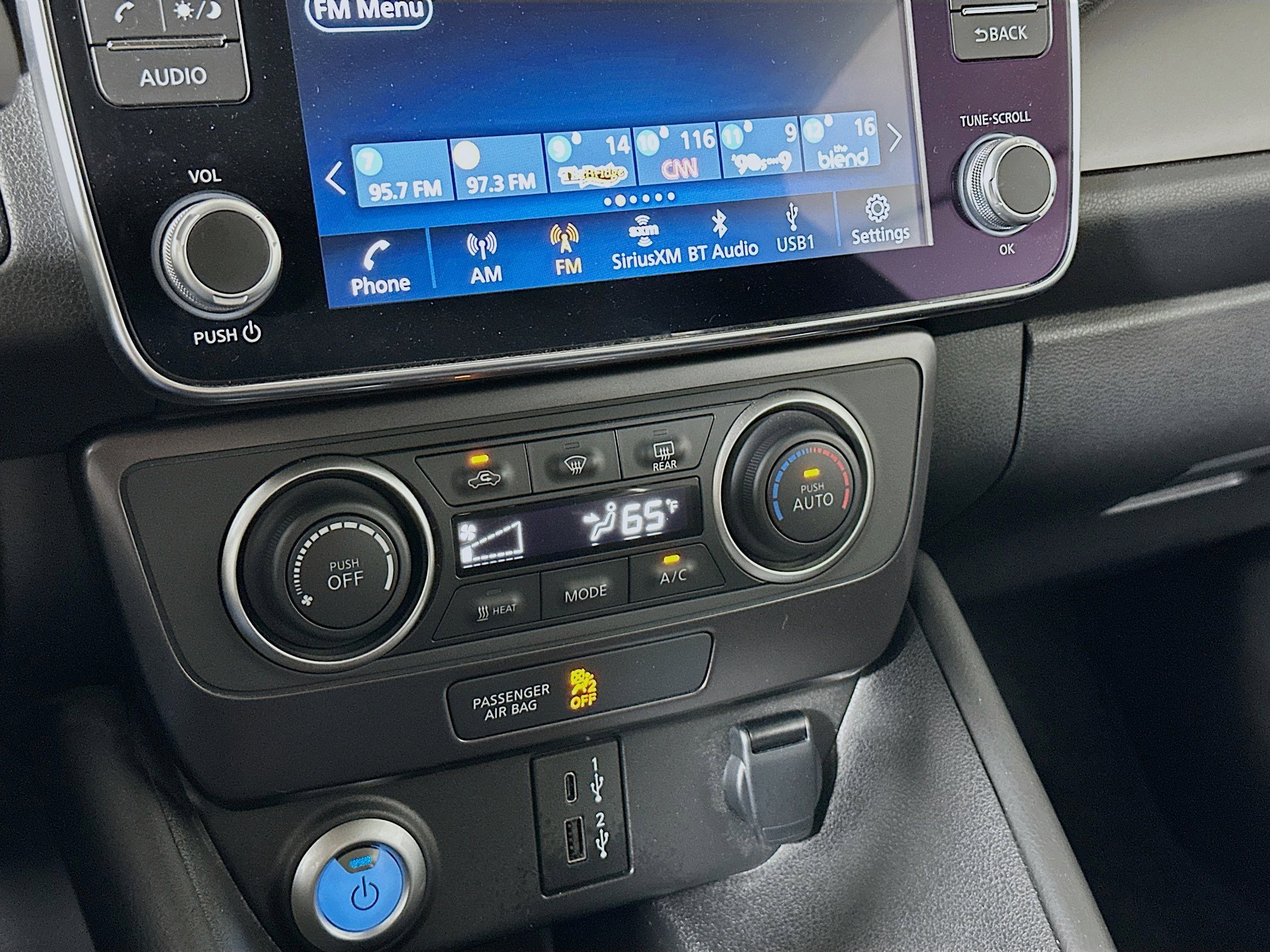 Used 2025 Nissan Leaf S image 22