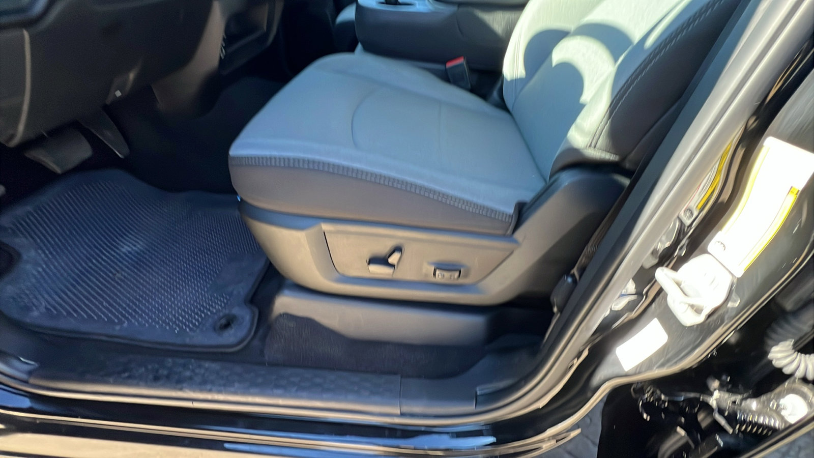 Used 2024 RAM 2500 Big Horn w/ Bed Utility Group image 18