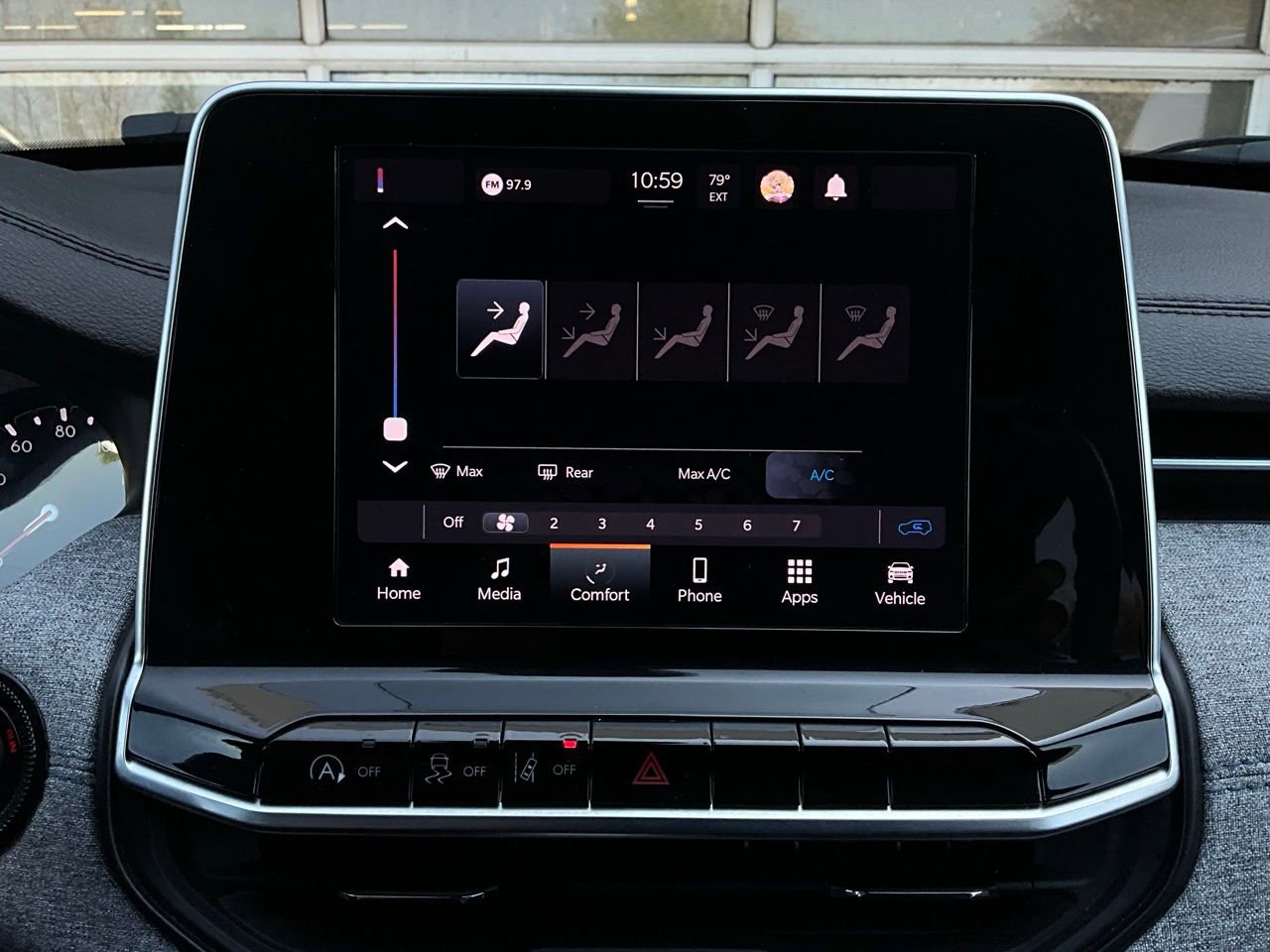 Used 2025 Jeep Compass Latitude image 30