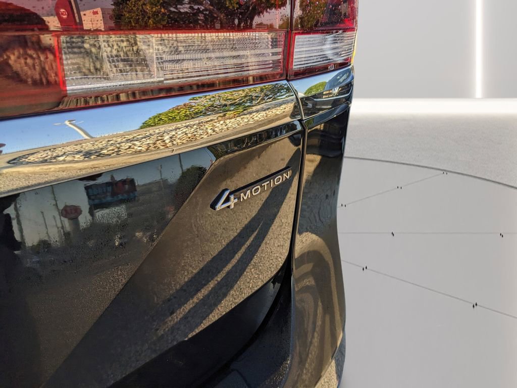 Used 2025 Volkswagen Atlas SEL Premium R-Line image 10