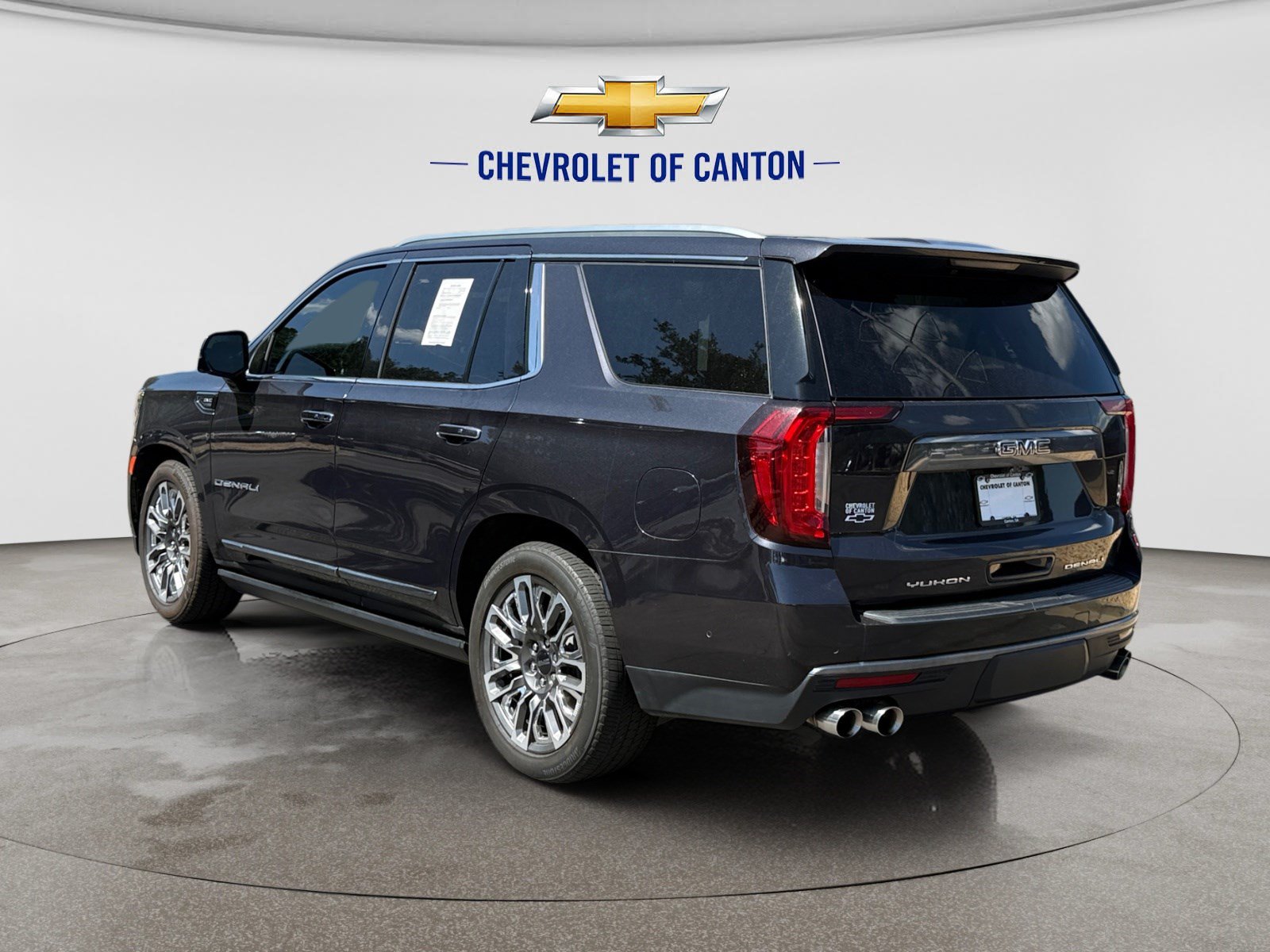 Used 2023 GMC Yukon Denali Ultimate AWD/4WD image 7