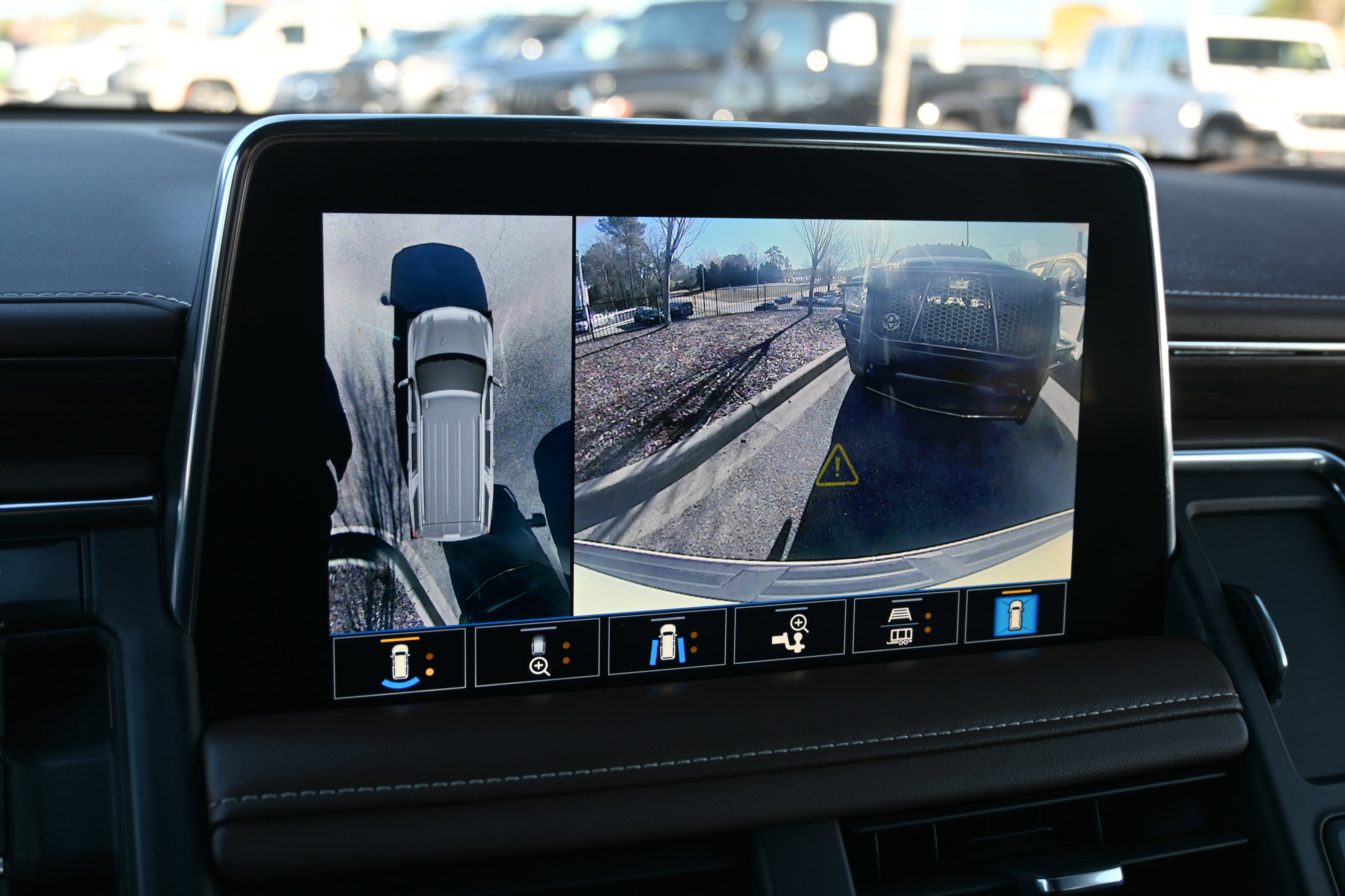 Used 2021 Chevrolet Tahoe High Country w/ Premium Package image 17